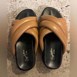 SEYCHELLES Sandals. Size 8. Slip-on. Fat heels. Very comfortable. Open-toed.